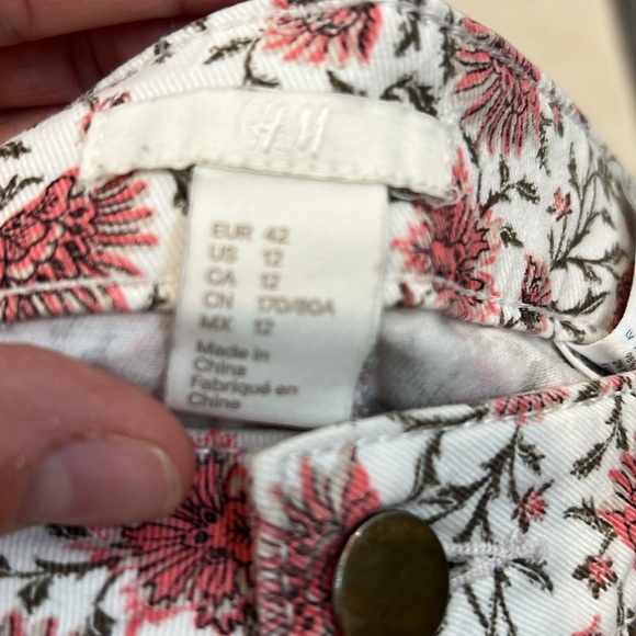 H&M pink and White Floral High Waist Shorts size 12. - Picture 4 of 5